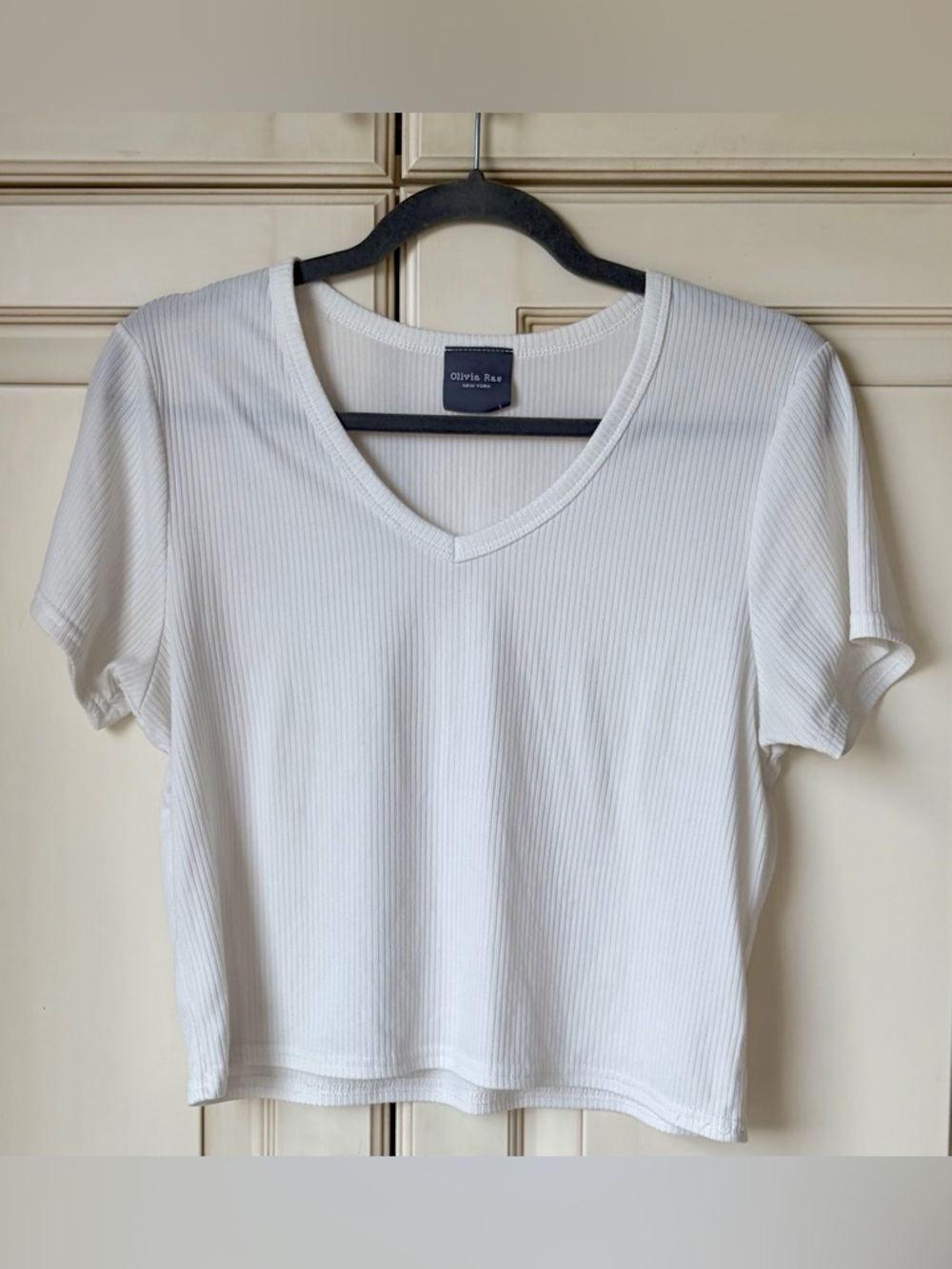 🍓 Olivia Rae White Ribbed V-Neck Short Sleeve Tee S/M